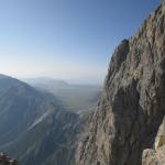 guardando verso Campo imperatore dalla ferrata che sale alla cima orientale